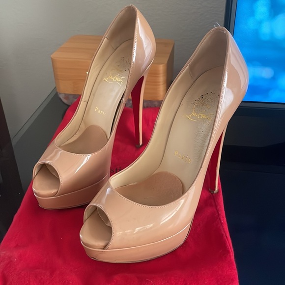 Loubiton patent leather pumps✨ - Picture 7 of 7